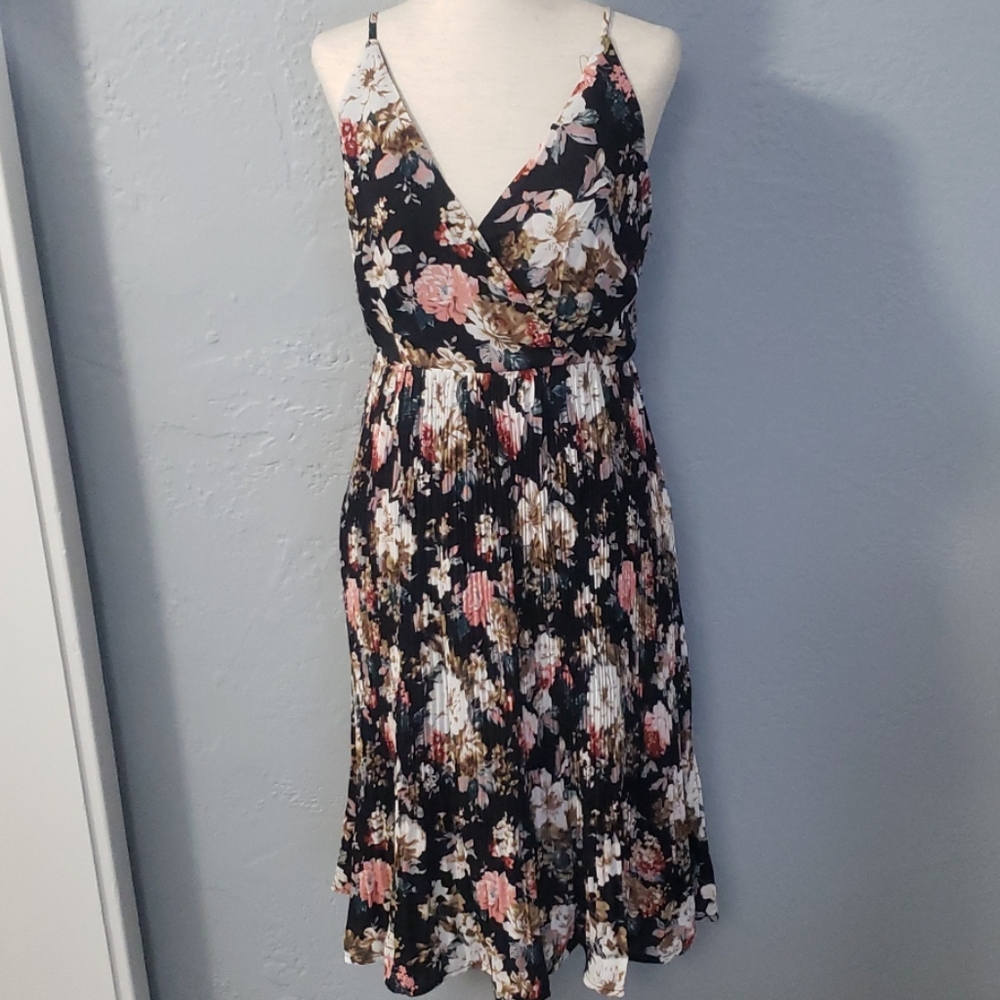 BRAND NEW! Floral Midi Dress - Picture 3 of 9